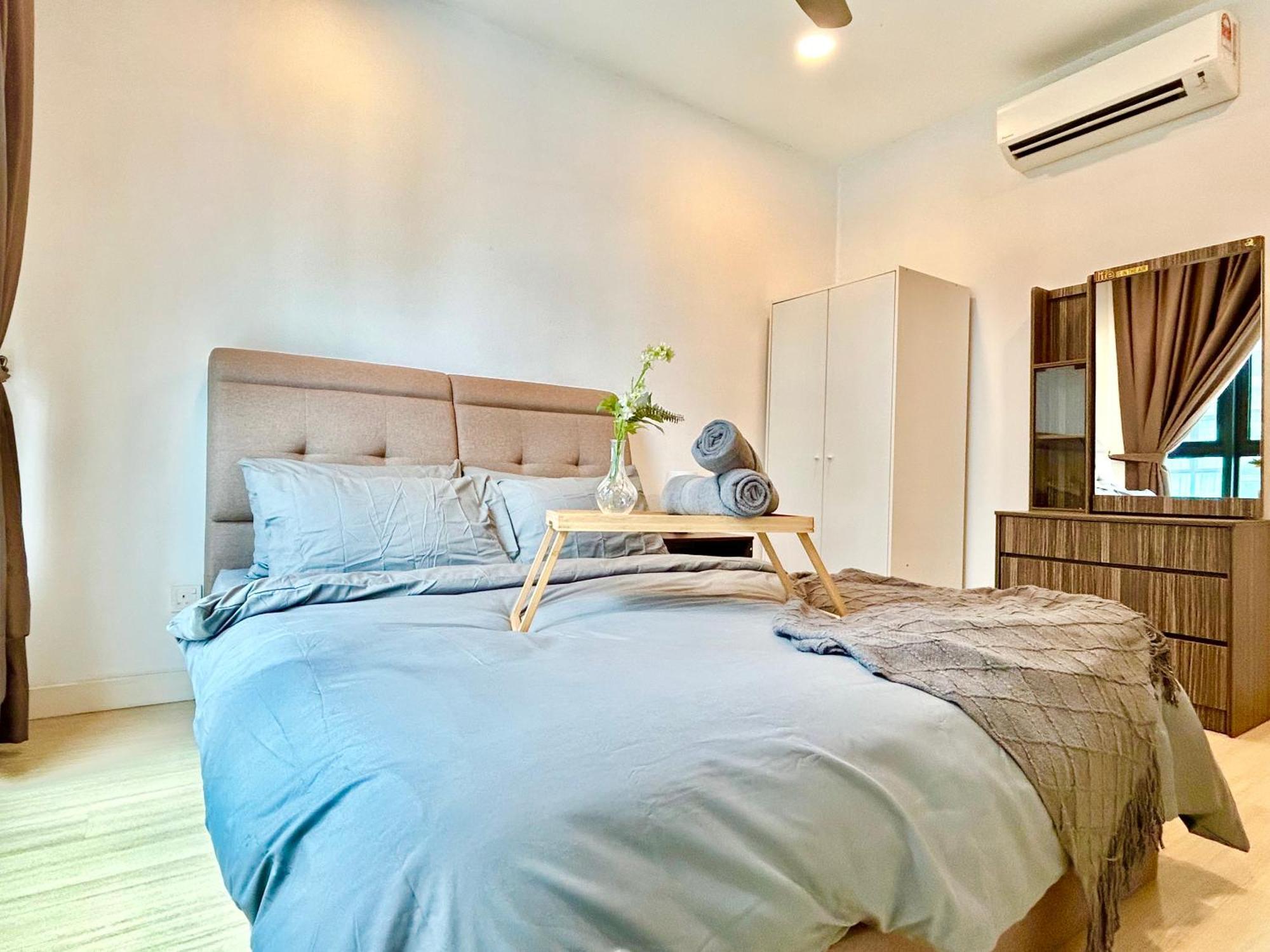 1-8 Pax Comfort Place 3room Ara Damansara Apartment *