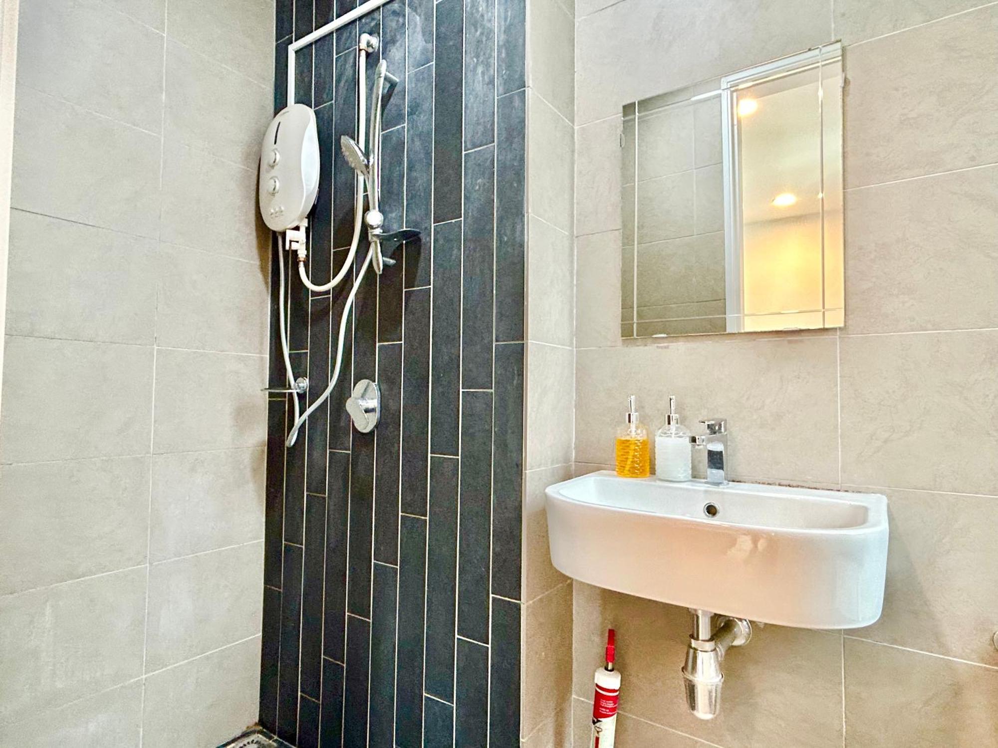 1-8 Pax Comfort Place 3room Ara Damansara *
